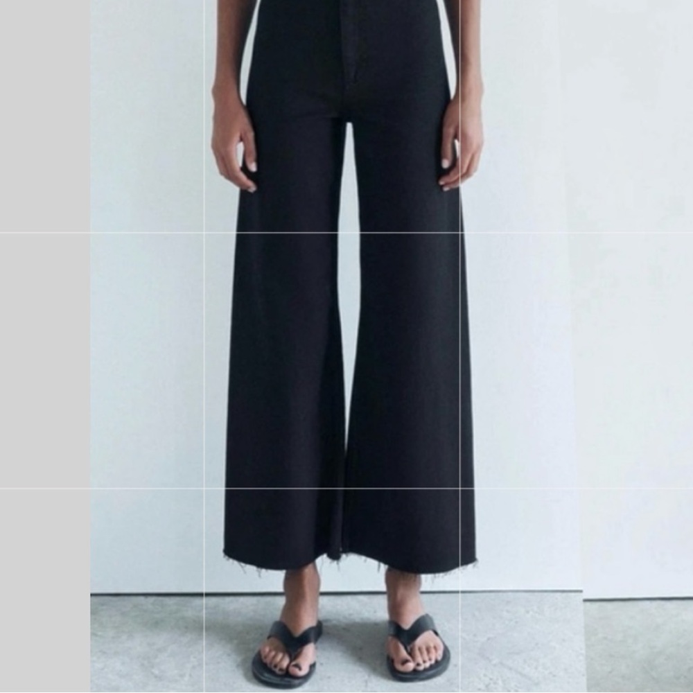 ZARA High Rise Jeans Slim Fit Wide Leg Black Frayed Jeans Size 8